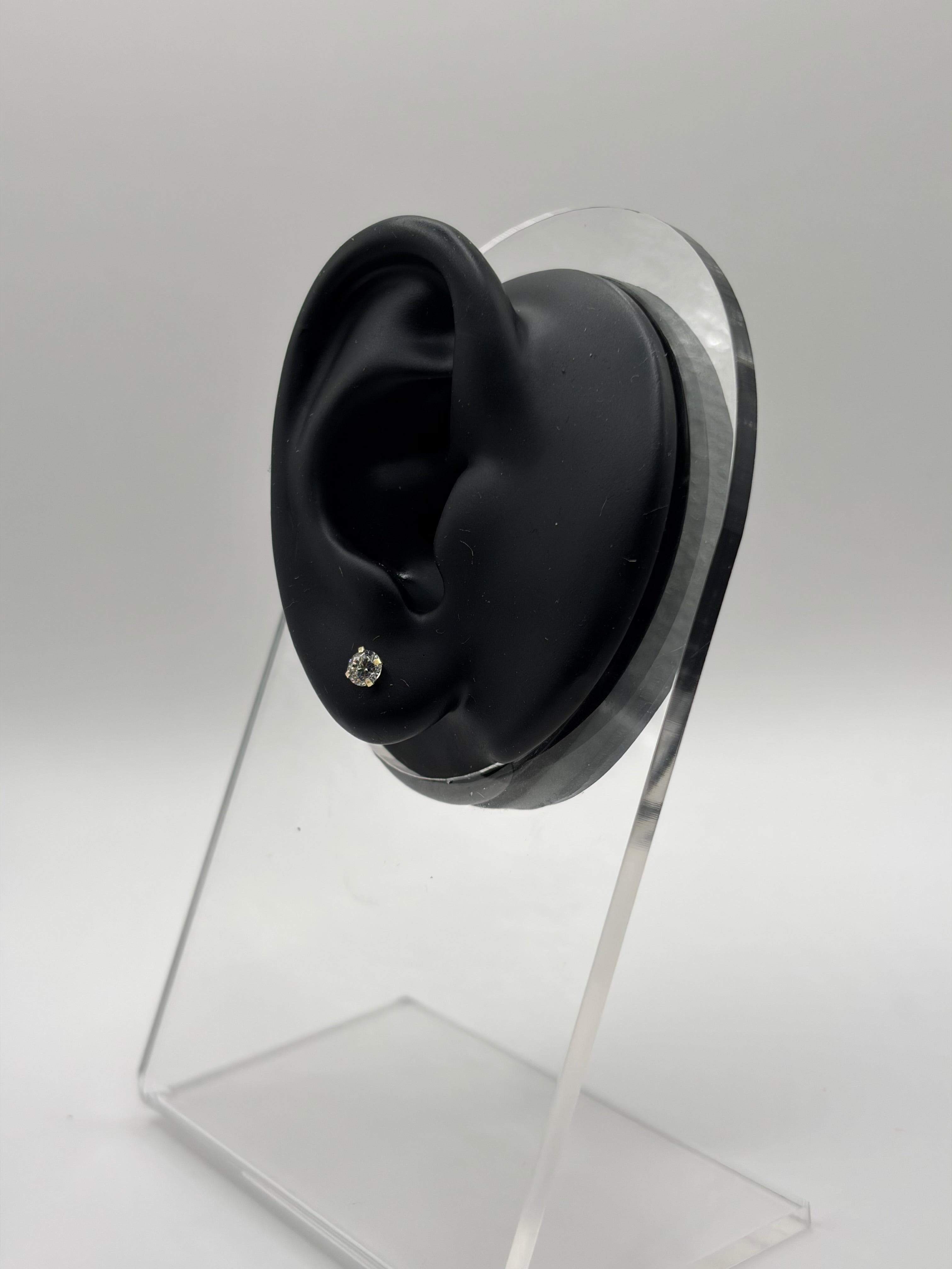 14KT Gold Round Earring Stud