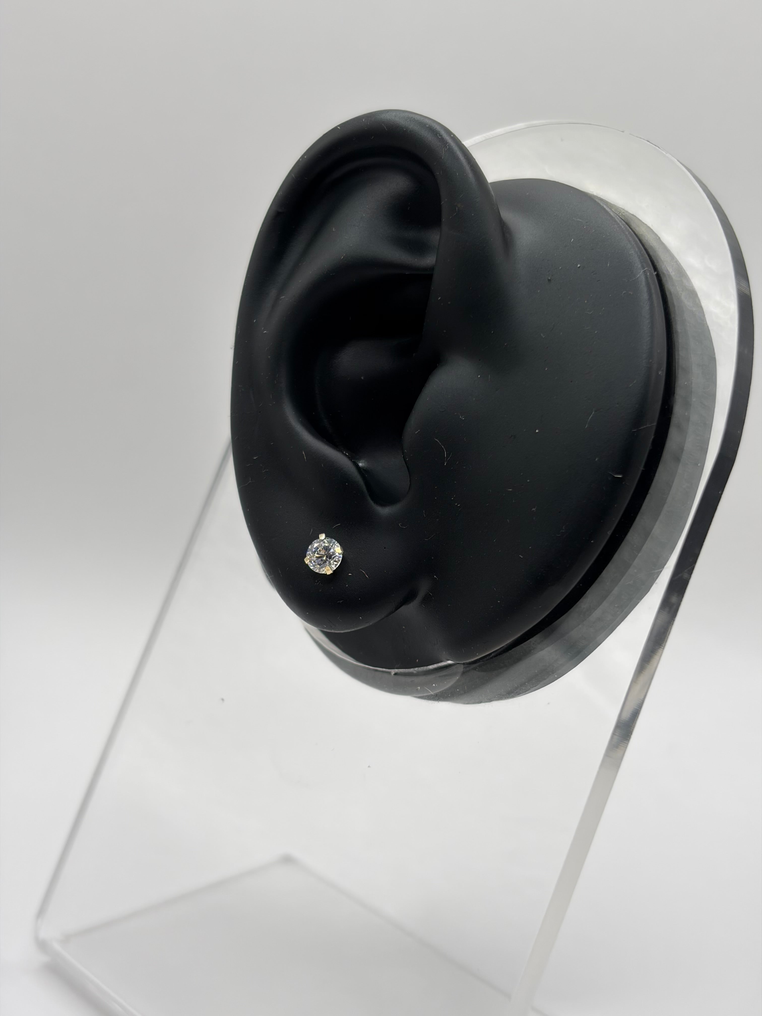 14KT Gold Round Earring Stud