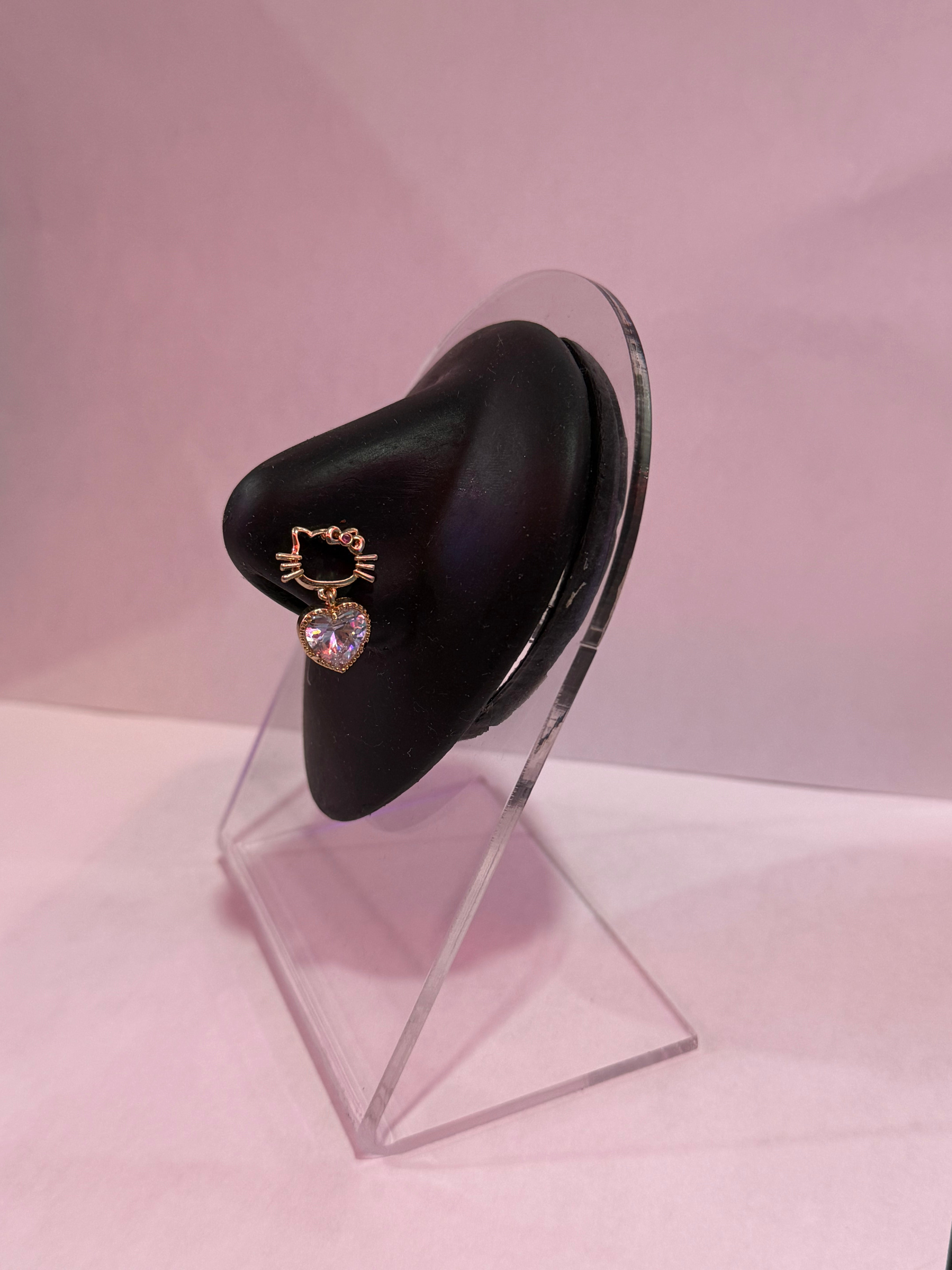 Kitty Outline & Heart Nose Piercing